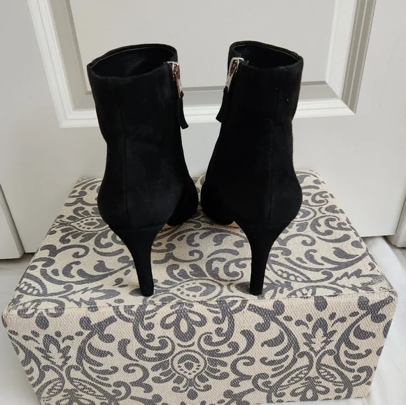 Sam Edelman Karen Black Suede Ankle Boots with Kitten Heel. - Picture 4 of 6